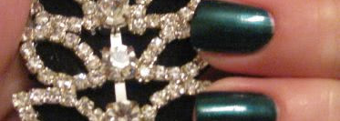 Зеленка для ногтей.  essence multi dimension “с блеском XXXL”