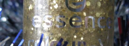 Новогодний маникюр с лаком-глиттером Essence№67 make it golden