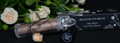 Rouge Bunny Rouge Loose Glitter Pigment 048 embrace of cashmere