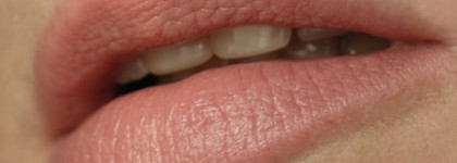 Видима-невидима - Помада Essence 50 Creamy Nude