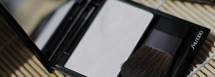 Мои помощники для создания "открытого взгляда":  Artdeco Perfect Teint Illuminator №1 и Shiseido  High Beam White WT905