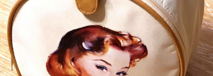 Моя косметичка Avon в стиле Pin-up для уходовой косметики в путешествиях: красивая, удобная и вместительная