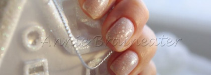 Снежный маникюр: дуэт лаков OPI и Estée Lauder