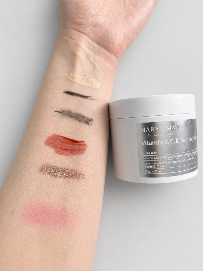 Нанесла средства: консилер, водостойкую подводку, водостойкая тушь, тинт для губ, тени и румяна