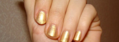 Лаковый край - лаки для ногтей Chanel Le Vernis Gold Fingers, 541 Tentation и 549 Distraction