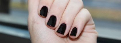 Estee Lauder Pure Color Nail Lacquer Black Iris