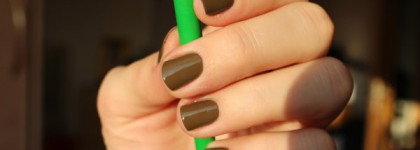 Yves Saint Laurent La Laque Couture 31 Khaki Arty