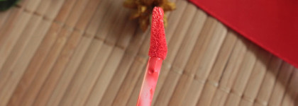 MAC Vamplify Lipgloss Everybody's Talking