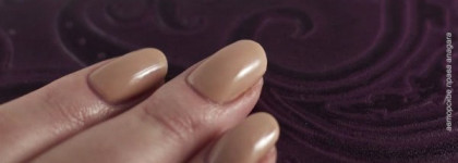 Пара бежевых лаков. Mac "Cream hangin' loose" и  Alessandro "Cappucсhino"