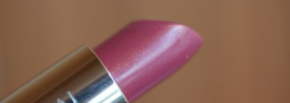 Такие разные помады: Sensai the lipstick 07 sekichiku, Dolce & Gabbana provocative 280, Giorgio Armani Rouge d’Armani 507