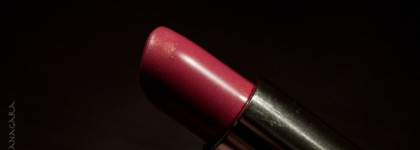 Такие разные помады: Sensai the lipstick 07 sekichiku, Dolce & Gabbana provocative 280, Giorgio Armani Rouge d’Armani 507