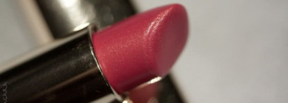 Такие разные помады: Sensai the lipstick 07 sekichiku, Dolce & Gabbana provocative 280, Giorgio Armani Rouge d’Armani 507