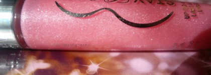 Весеннее кокетство с блеском для губ Rimmel Stay Glossy 140 always lovely