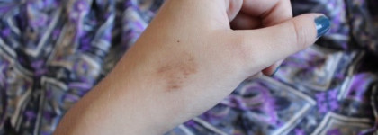 Укладываем бровки и одеваем реснички в синий цвет