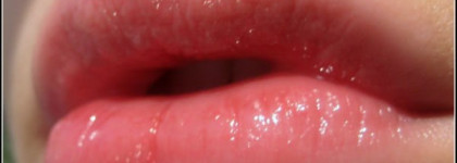 Essence Glossy Lipbalm cherry kiss