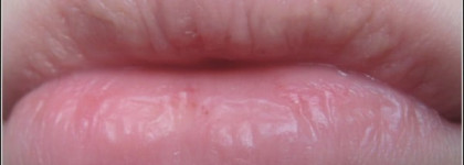 Essence Glossy Lipbalm cherry kiss