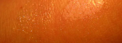 Battle: Guerlain KissKiss Pearl Gloss #800 vs Chanel Levres Scintillantes Glossimer #98 Galactic