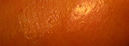 Battle: Guerlain KissKiss Pearl Gloss #800 vs Chanel Levres Scintillantes Glossimer #98 Galactic