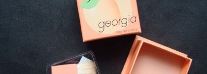 Компактная пудра Benefit  Georgia  -  моё персиковое счастье