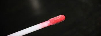 Блеск для губ Revlon colorbust в оттенке 006 Strawberry Fraise