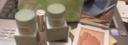 Clinique. Часть третья "Компактные румяна Fresh Bloom Allover Colour"