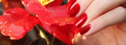 Кровавая Мэри с O.p.i Danke Shiny Red (NL G14)