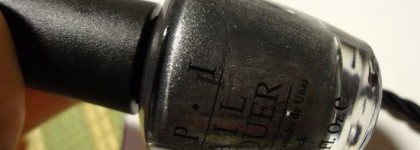 Эффект замши с O.P.I Suzi Skis In The Pyrenees Suede (NN E 47)