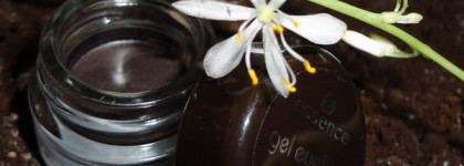 Гелевая подводка для глаз Essence Gel Eyeliner  02 London Baby