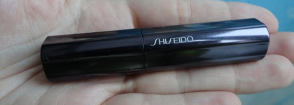 Губная помада с мерцающим эффектом Shiseido Shimmering Rouge BE 702 (Alabaster)