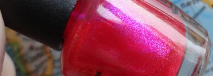 Малютки O.P.I Be a Dahlia Won't You? (NL S40) и O.P.I Yodel Me On My Cell (NL Z20)