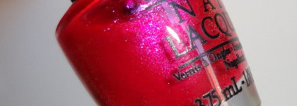 Малютки O.P.I Be a Dahlia Won't You? (NL S40) и O.P.I Yodel Me On My Cell (NL Z20)