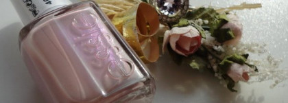 Essie №40 Demeure Vixen