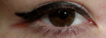 Моя новая палочка-выручалочка:  Maybelline Eyestudio Lasting Drama Gel Eyeliner #01 Black