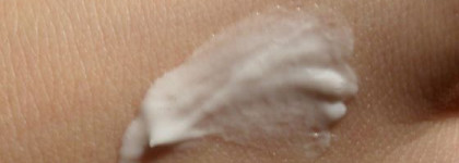 Крем для кожи вокруг глаз Isolift от Uriage