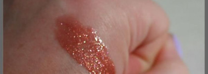 Chanel  Levres Scintillantes № 227 Pleasing и Chanel Gloss Fluo De Chanel Brillant Lip Shine № 407. Такие разные и такие красивые!