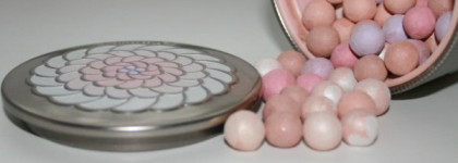 Расставляем световые акценты при помощи пудры Guerlain Meteorites Pearls  Teint Beige 02