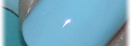 Голубые. Alessandro # 956 Pale Blue Lagoon (Бледно-голубая лагуна), Essence   #53 you belong to me (Ты принадлежишь мне) и Lady Rose # 529