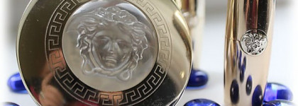 Бренд Versace. Пудра Versace Extra Creamy Compact Foundation тон 01 G  и чувственный блеск для губ Versace Sensual Feeling Lipgloss тон V2055