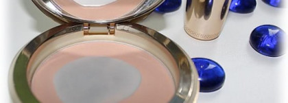 Бренд Versace. Пудра Versace Extra Creamy Compact Foundation тон 01 G  и чувственный блеск для губ Versace Sensual Feeling Lipgloss тон V2055