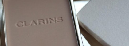 Осенние обновления косметички. Пудра и помада от Clarins, румяна Clinique и лак для ногтей YSL