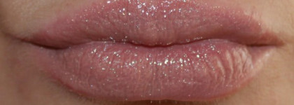 Сияющий блеск для губ 3D-effekt D’AMOUR тон 5504 от Divage и блеск для губ Bourjois Effect 3D Bourjois Effet 3D Gloss № 3 Brun Poetic