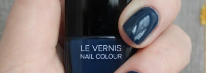 Весна в сердце и на ногтях с лаками Les Jeans De Chanel 559 Blue Rebel, Four Leaf Clover 866 China Glaze и CND Tropic Coral № 521