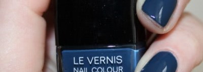 Весна в сердце и на ногтях с лаками Les Jeans De Chanel 559 Blue Rebel, Four Leaf Clover 866 China Glaze и CND Tropic Coral № 521
