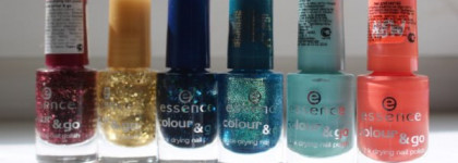 Лаки Essence.Три глиттера: 78 blue addiсted, 67 make it golden, 72 time for romance. Один шиммер  38 choose me! И два крема: 93 cest ta vie! и 53 you belong to me