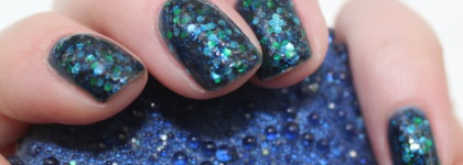 Лаки Essence.Три глиттера: 78 blue addiсted, 67 make it golden, 72 time for romance. Один шиммер  38 choose me! И два крема: 93 cest ta vie! и 53 you belong to me