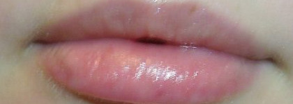 Мой спасатель для губ Yves Rocher Culture Bio восстанавлявающий био-бальзам для губ