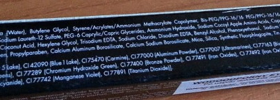 Металлические стрелки, матовые губы