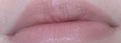 Бюджетный нюд для губ: Avon Ultra Colour Rich Lipstick, Latte Cream