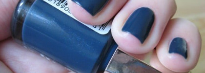 Mavala 158 Smoky Blue + OPI Last Friday Night