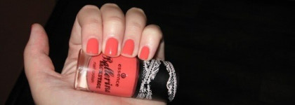 Essence - Ballerina Backstage: nail polish # 03 on your gracile tiptoe